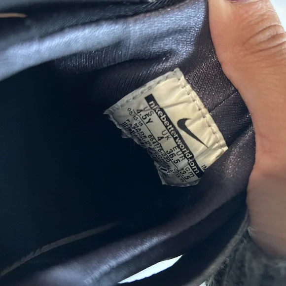 Black Nike Huaraches Sz. 4.5 Y - Picture 3 of 3